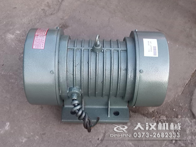 VB振動(dòng)電機(jī)的選型要根據(jù)所匹配產(chǎn)品需要的激振大小，進(jìn)行選擇。